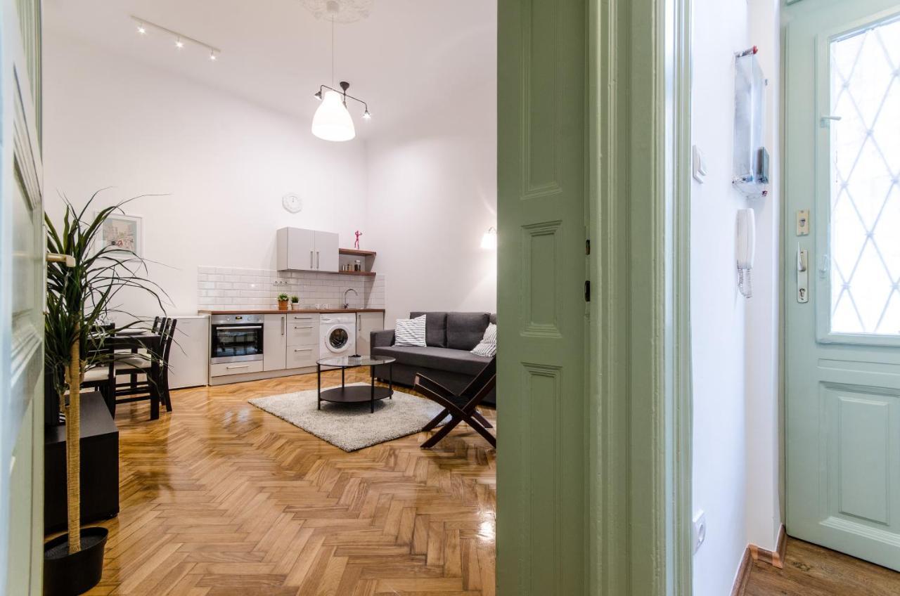 B63 2 Bedroom In Heart Of Apartman