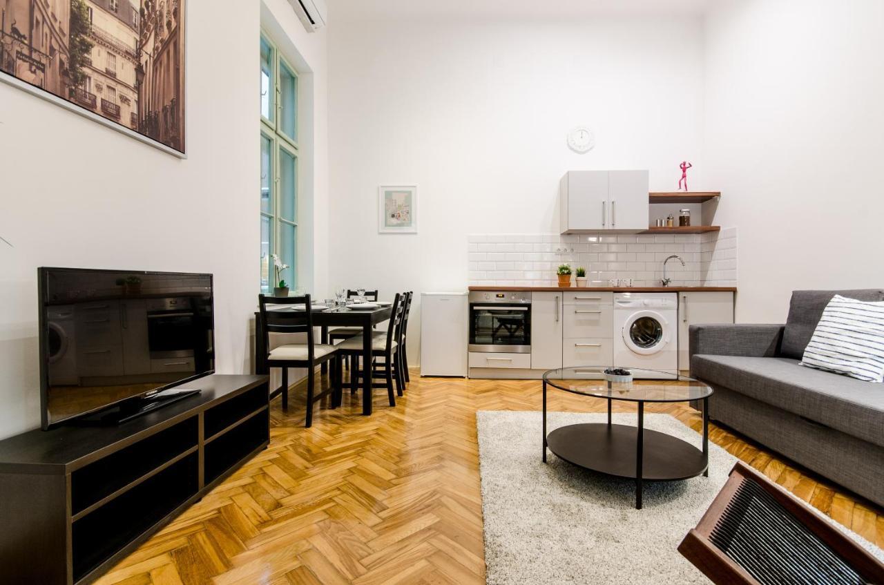 B63 2 Bedroom In Heart Of Apartman