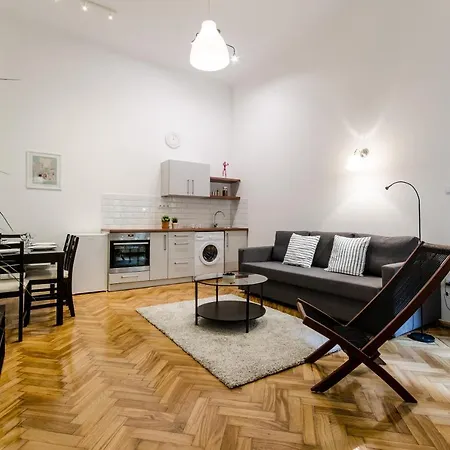 B63 2 Bedroom Apartment In Heart Of City Budapest Exterior photo